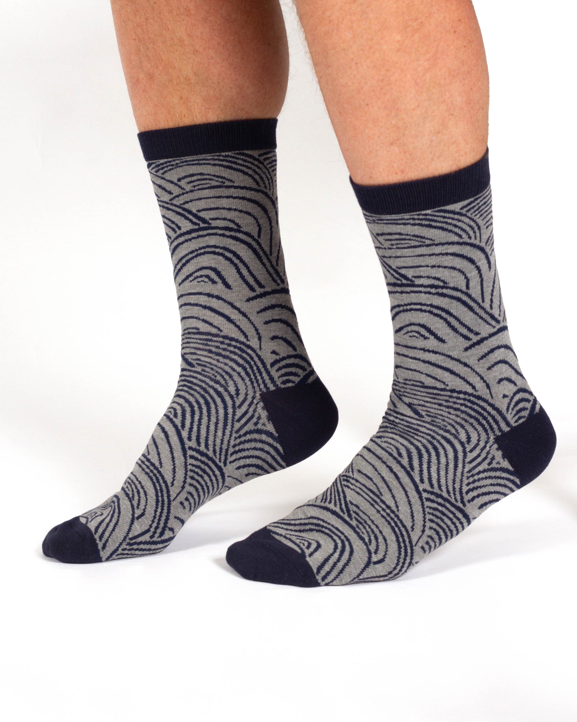 Abstract Bamboo Crew Socks - Grey/Navy Wave